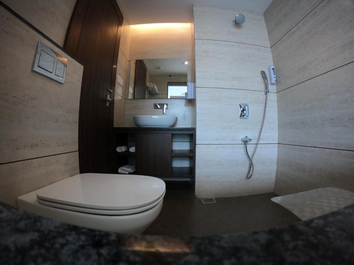 Hotel The Bellevue Індаур Екстер'єр фото